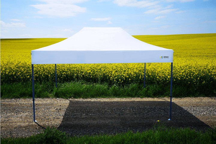 търговски щандове 3х6м