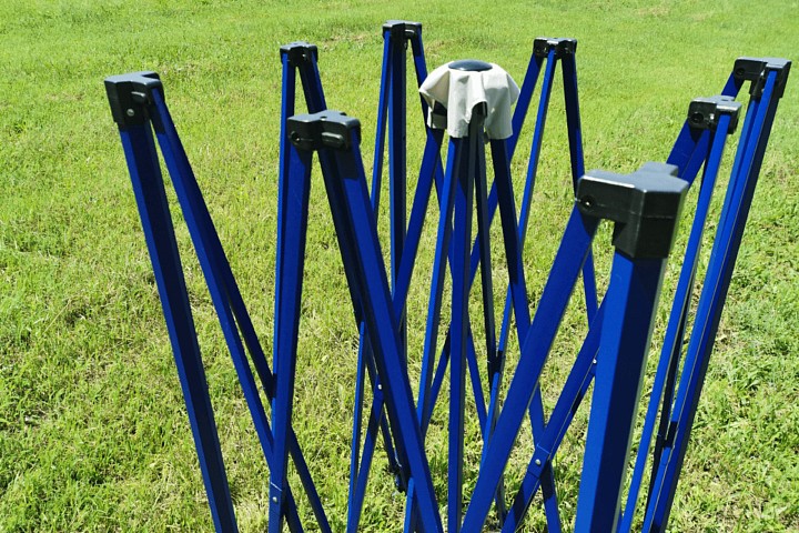 Продавам парти шатра 3х6м