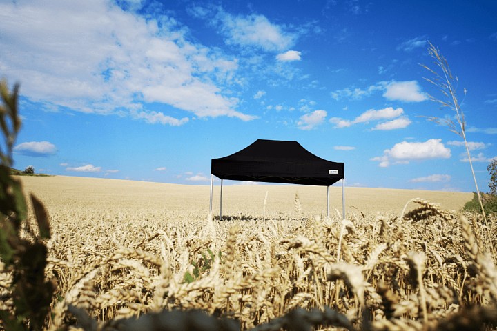 продавам щандове 2х2