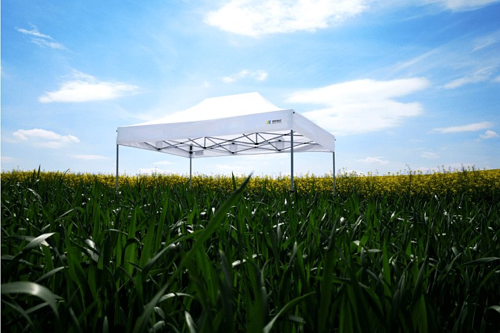 Продавам парти шатра 2х2