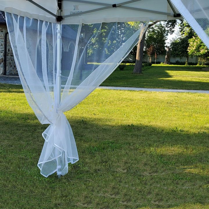 Стабилна парти шатра със защита от вятър