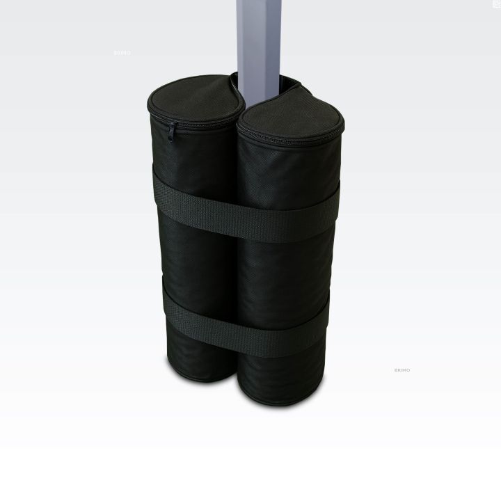 Детайл на пясъчното тегло, поставено на крака на сгъваемия шатър